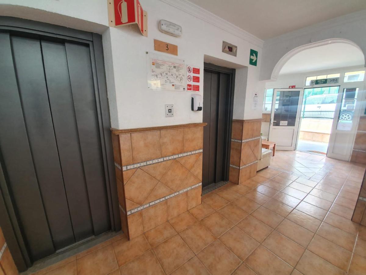 Ocean Front Cozy 2 Bedroom, 3 Beds Spacious- Netflix, Pool, Beach Lift & Fast Wifi Playa del Inglés Eksteriør billede