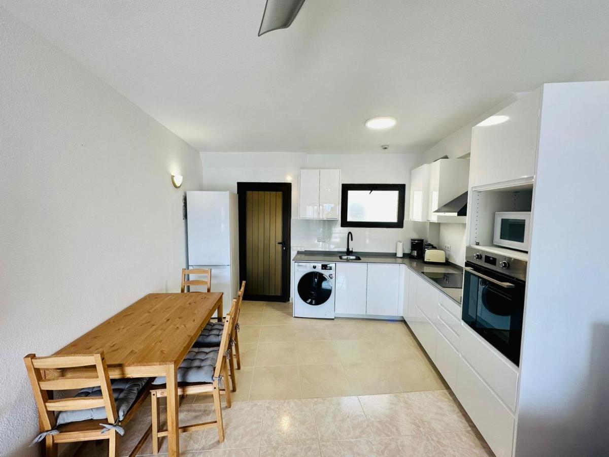 Ocean Front Cozy 2 Bedroom, 3 Beds Spacious- Netflix, Pool, Beach Lift & Fast Wifi Playa del Inglés Eksteriør billede
