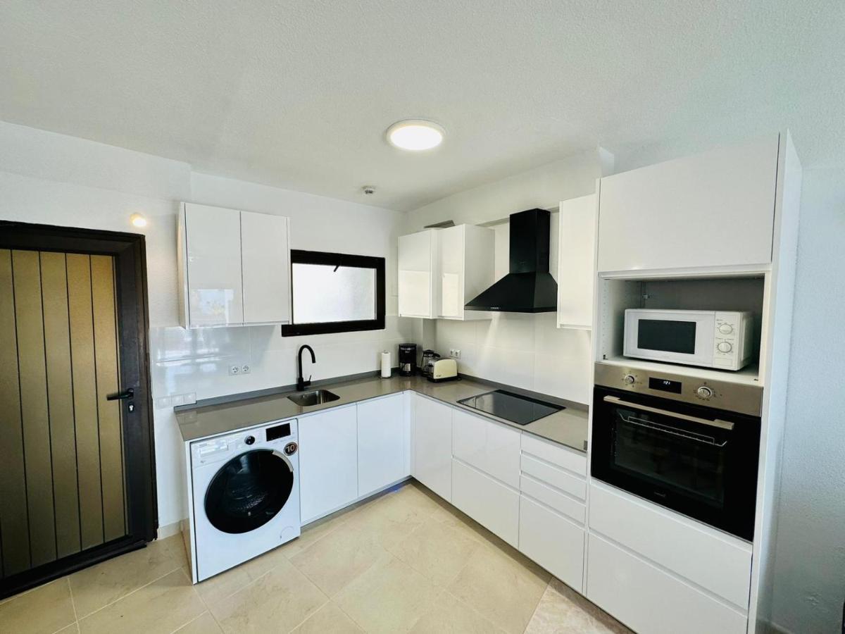 Ocean Front Cozy 2 Bedroom, 3 Beds Spacious- Netflix, Pool, Beach Lift & Fast Wifi Playa del Inglés Eksteriør billede