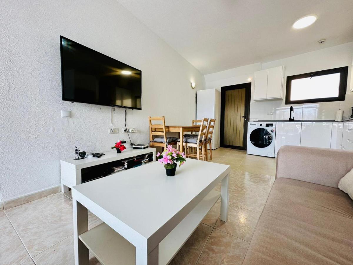 Ocean Front Cozy 2 Bedroom, 3 Beds Spacious- Netflix, Pool, Beach Lift & Fast Wifi Playa del Inglés Værelse billede