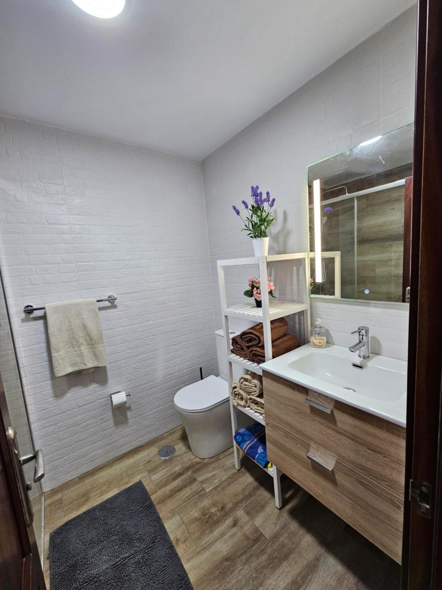 Ocean Front Cozy 2 Bedroom, 3 Beds Spacious- Netflix, Pool, Beach Lift & Fast Wifi Playa del Inglés Eksteriør billede