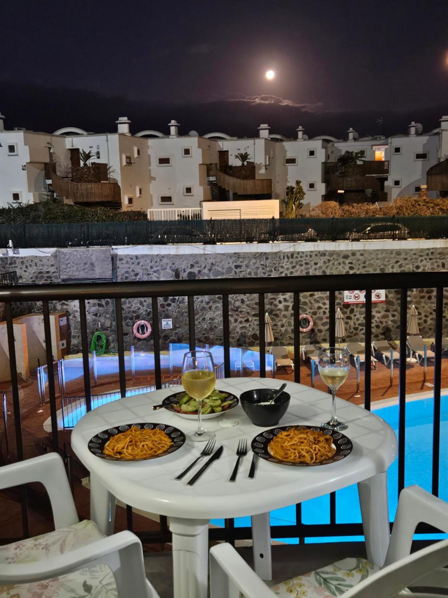 Ocean Front Cozy 2 Bedroom, 3 Beds Spacious- Netflix, Pool, Beach Lift & Fast Wifi Playa del Inglés Eksteriør billede